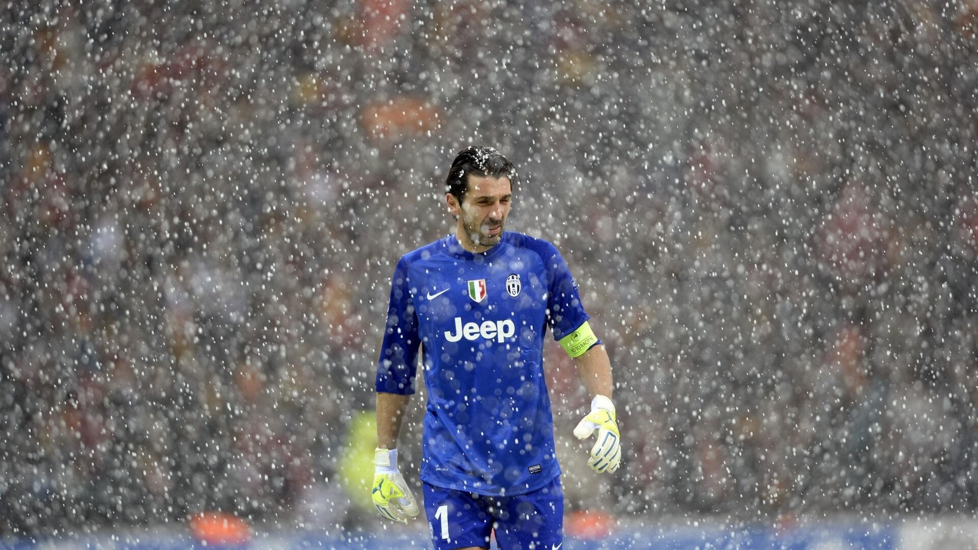 东亚杯中国足球战平 球迷期待突破，东亚杯中国队