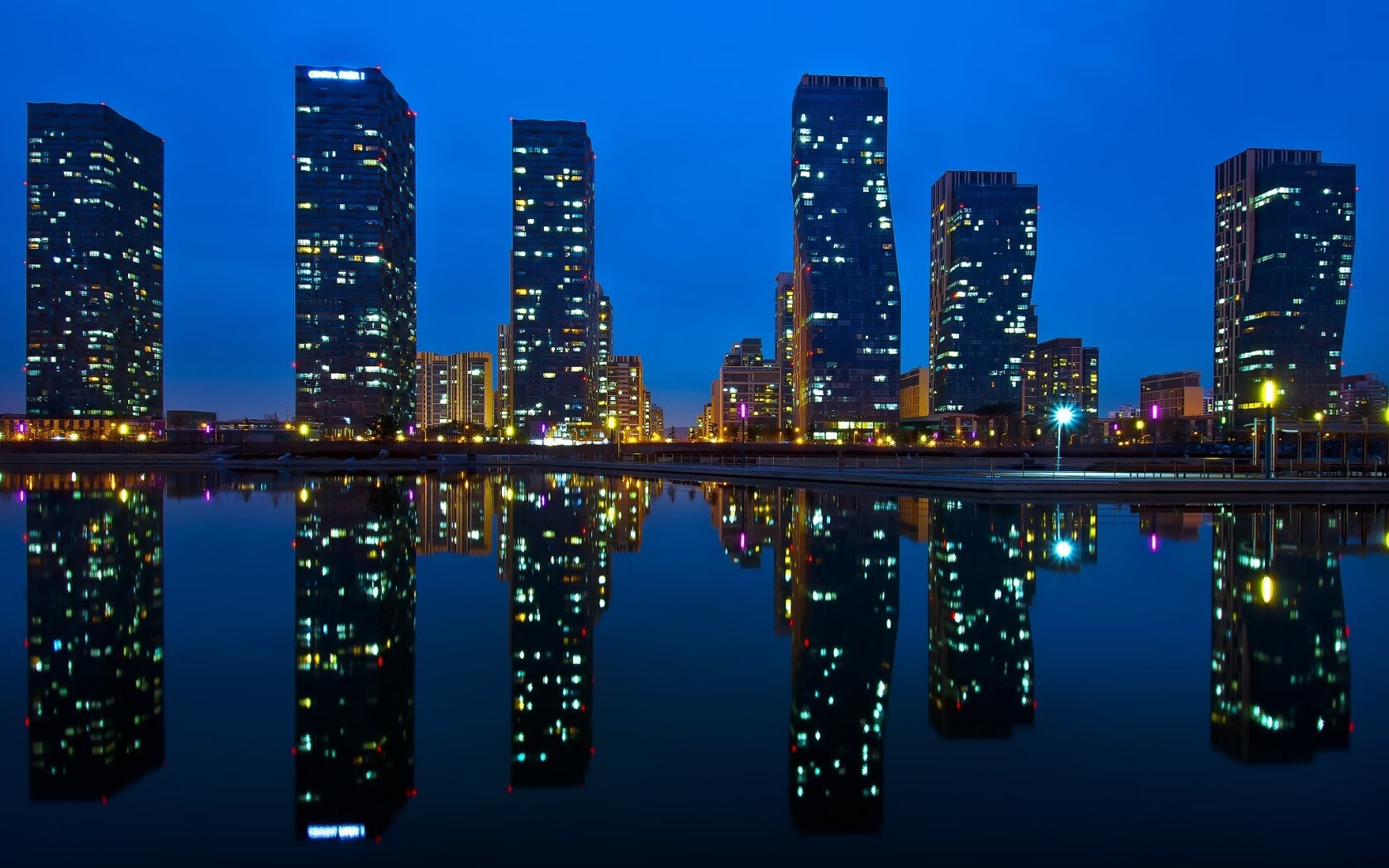 尼尔·巴特尔在橄榄球赛场上的稳定表现,提升袋鼠队整体实力,巴特尔防奥尼尔